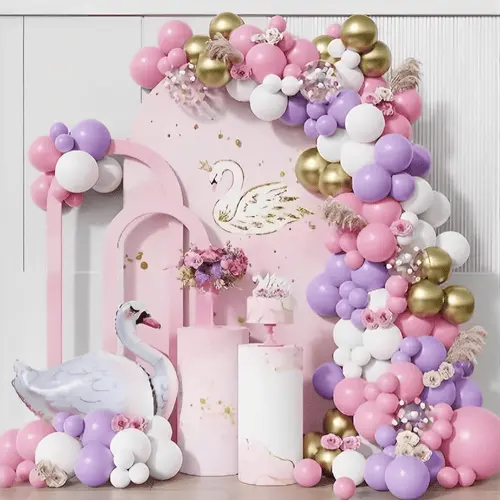 Лебединая арка из воздушных шаров